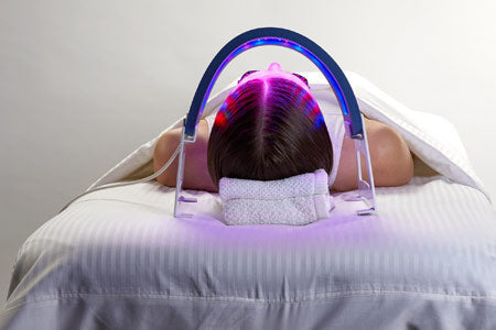 Acupuntura facial y terapia de luz LED: el tratamiento de bajo contacto que su consultorio necesita